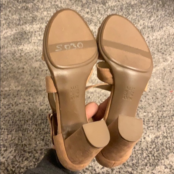 Naturalizer heels: Beige, worn once, size 9 1/2 - Picture 2 of 4
